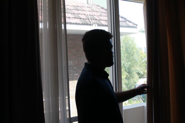 Afghanen, die in Islamabad auf eine Weiterreise nach Deutschland warten, befürchten, im Zuge der aktuellen Abschiebungswelle von Pakistan nach Afghanistan abgeschoben zu werden. (Archivfoto) - © Nabila Lalee/dpa