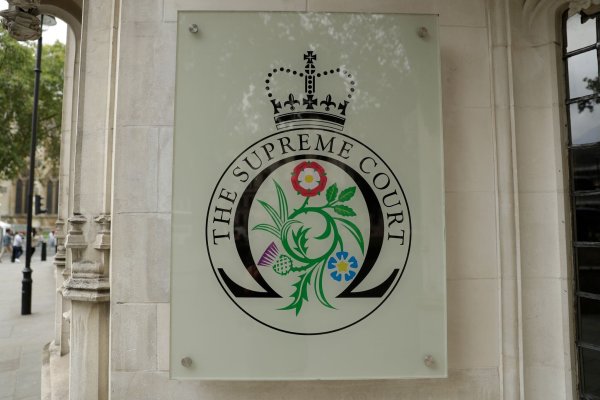 Die Richter des britischen Supreme Court entschieden einstimmig, dass Gleichberechtigung in erster Linie für biologische Frauen gilt. (Archivfoto) - © Matt Dunham/AP/dpa