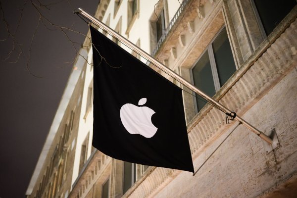 Apple hat die EU aufgefordert, ihr Wettbewerbsgesetz DMA abzuschaffen. (Archivbild) - © Julian Stratenschulte/dpa