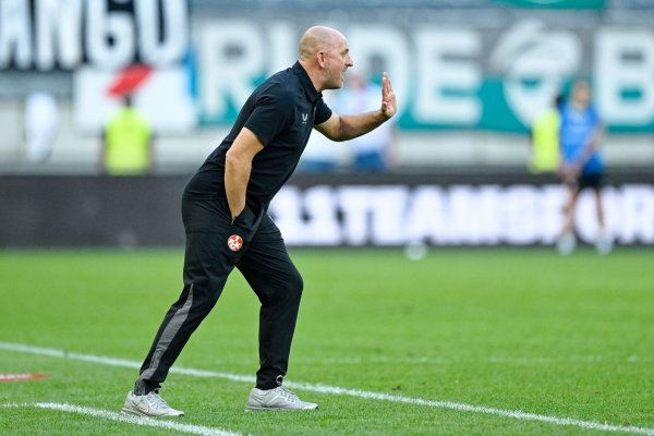 Nur nicht nachlassen: FCK-Trainer Torsten Lieberknecht will auch in Paderborn punkten (Archivbild). - © Uwe Anspach/dpa