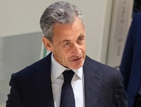 Sarkozy nennt das Urteil einen Skandal. - © Christophe Ena/AP/dpa