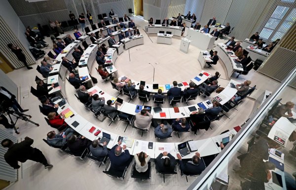 Wenn am Sonntag der Landtag neu gewählt werden würde, wäre die SPD nicht mehr stärkste Kraft im Land. (Archivbild) - © Bernd Wüstneck/dpa