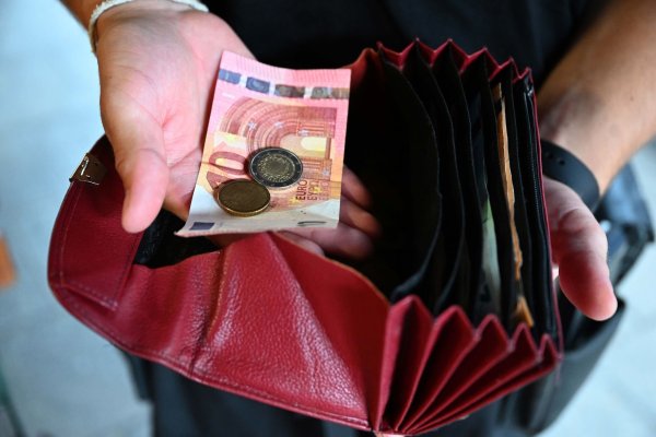 Die hohen Teuerungsraten vergangener Jahre sind für Normalverdiener immer noch nicht ganz verdaut. (Symbolbild) - © Felix Hörhager/dpa