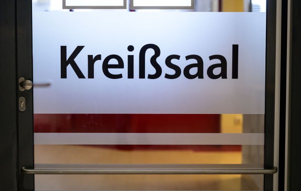 Mehr als ein Drittel der Krankenhaus-Geburten in Nordrhein-Westfalen erfolgte 2024 per Kaiserschnitt. (Symbolbild) - © Philipp Schulze/dpa