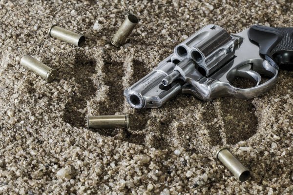 Der Bankräuber bedrohte seine Opfer mit einem Revolver. - © Symbolbild Pixabay