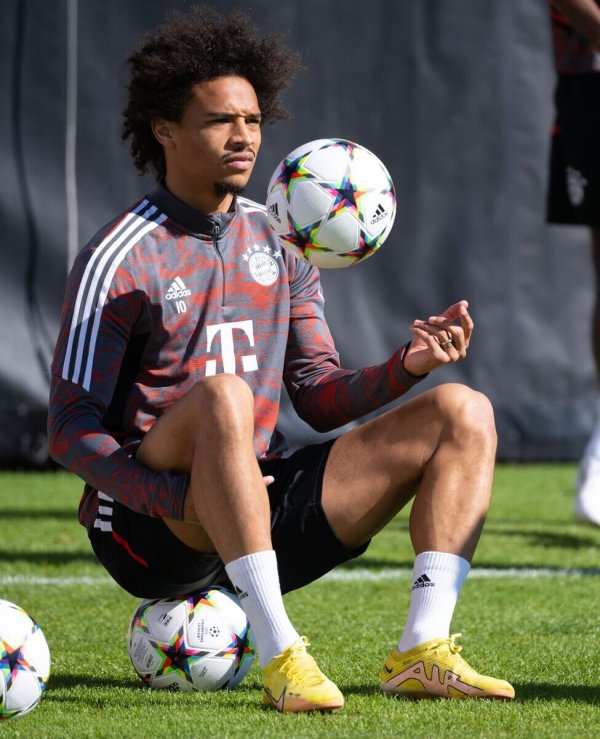 Bayerns Leroy Sane beim Training an der Säbener Straße. - © Sven Hoppe/dpa