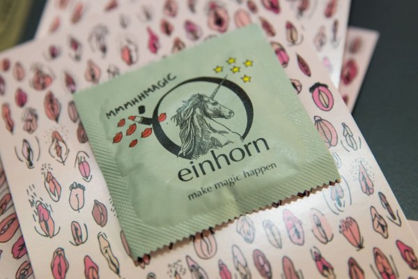 Kondomhersteller - © Foto: Daniel Karmann/dpa/dpa-tmn