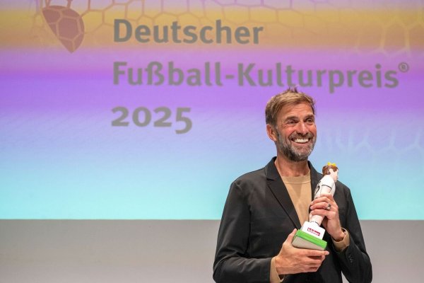 Jürgen Klopp wurde mit dem Walther-Bensemann-Preis ausgezeichnet. - © Pia Bayer/dpa