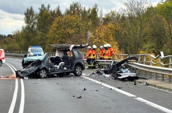 Auf der Bundesstraße 4 hat es einen schweren Unfall gegeben. - © Benjamin Müller/dpa