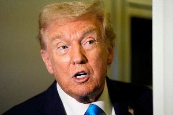 US-Präsident Trump kündigt zusätzliche Zölle gegen Kanada an. - © Mark Schiefelbein/AP/dpa