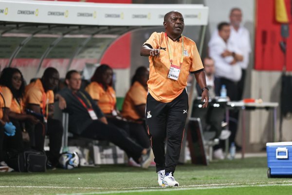 Nationaltrainer von Sambias Fußball-Frauen: Bruce Mwape. - © Daniel Karmann/dpa