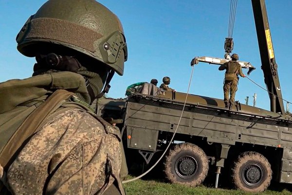 Russland ist neben den USA Atomwaffen-Spitzenreiter. - © ---/Russian Defense Ministry Press Service/AP/dpa