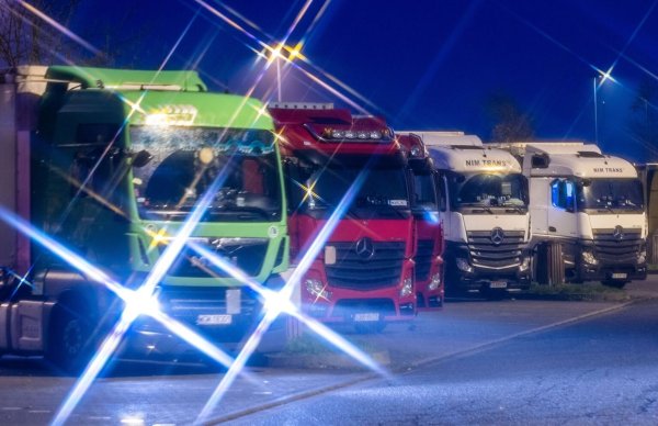 Europaweiter LKW-Fahrermangel - © Foto: Jens Büttner/dpa-Zentralbild/dpa