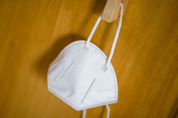 FFP2-Maske - © Foto: Daniel Karmann/dpa