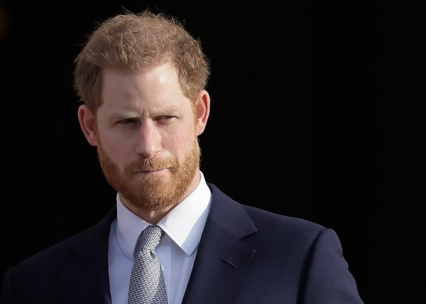 Der britische Prinz Harry lebt mit seiner Familie in Kalifornien - nicht zuletzt seiner Kinder wegen. - © Kirsty Wigglesworth/AP/dpa