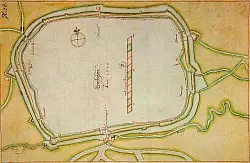 Der Schwedenplan: Im 17. Jahrhundert trieben die Besatzer die Befestigung voran. An der S&uuml;dwest-Ecke ist das Schusterrondell zu erkennen, an dem aktuell die Ausgrabungen stattfinden. Die Federzeichnung ist f&uuml;r ihre Zeit vergleichsweise genau und zeigt in rot Mauern, T&uuml;rme, Wehre, Br&uuml;cken und Tore &ndash; dazu Wall und Wasserl&auml;ufe. - &copy; Skizze: Stadtarchiv