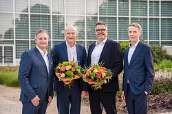 Die Volksbank-Vorstände Matthias Kruse (links) und Matthias Smit (rechts) mit den beiden wiedergewählten Aufsichtsratsmitgliedern Stefan Titho (Zweiter von links) und Jens Strate. - © Volksbank Bad Salzuflen