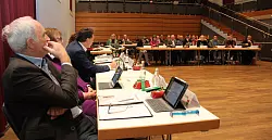 In der jüngsten Ratssitzung haben sich die Fraktionen über eine gemeinsame Stellungnahme zur Windkraft-Debatte gegeben. - © Archivfoto: Jana Beckmann