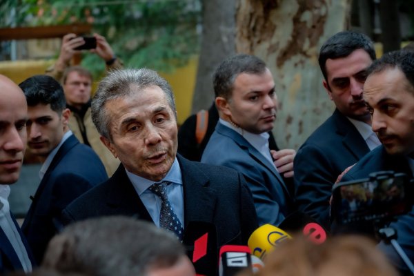 Der Milliardär Bidsina Iwanischwili hat die Partei Georgischer Traum gegründet, die seit 2012 regiert und für einen nationalkonservativen Kurs sowie eine Abkehr vom Westen steht. - © Maria Giulia Molinaro Vitale/SOPA Images via ZUMA Press Wire/dpa
