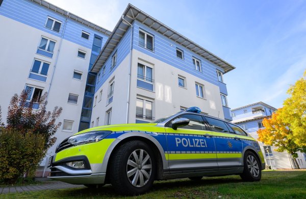 Eine Siebenjährige stirbt nach Stichverletzungen - © Hendrik Schmidt/dpa
