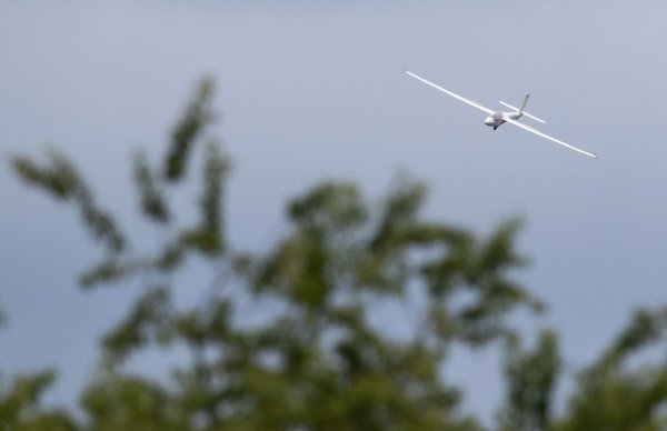 Der Pilot eines Segelflugzeuges hat den Absturz damit nicht überlebt. (Symbolbild) - © Friso Gentsch/dpa