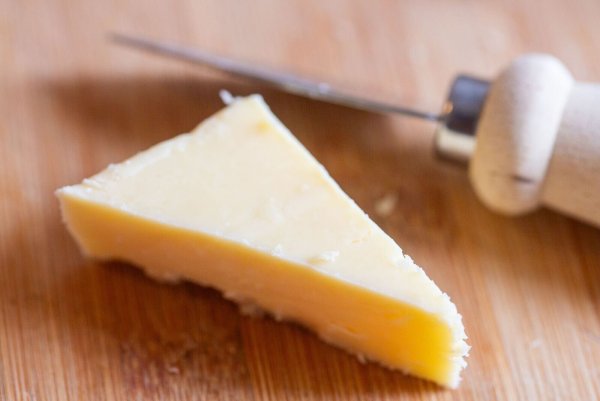 Laut Jamie Oliver wurden «einige der besten Cheddarkäse der Welt» gestohlen. (Symbolbild) - © Fernando Gutierrez-Juarez/dpa