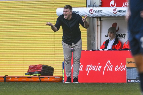 Paderborns Trainer Lukas Kwasniok wollte mehr als einen Punkt. - © Armin Weigel/dpa
