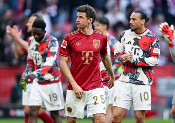 Keine Zeit zum Hadern: Thomas Müller blickt kämpferisch nach vorne auf Leverkusen. - © Sven Hoppe/dpa