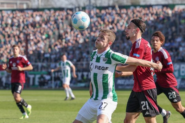 Preußen Münster verliert unglücklich gegen Nürnberg. - © Friso Gentsch/dpa