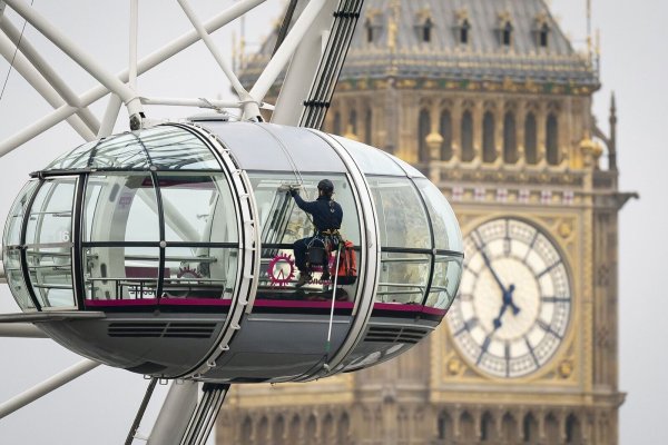Das Riesenrad London Eye wurde vor 25 Jahren eröffnet. - © Aaron Chown/PA Wire/dpa