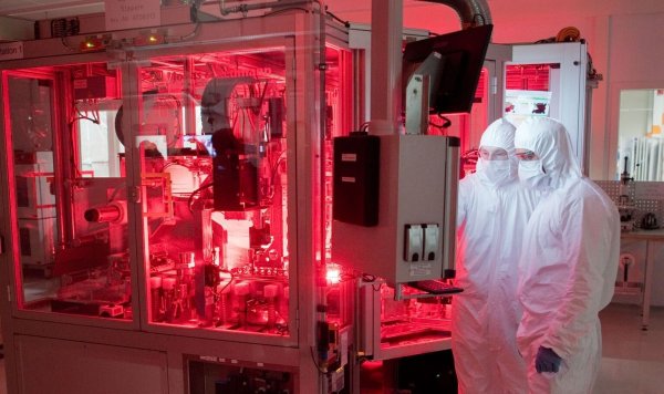 Batteriezellen - © Foto: Julian Stratenschulte/dpa