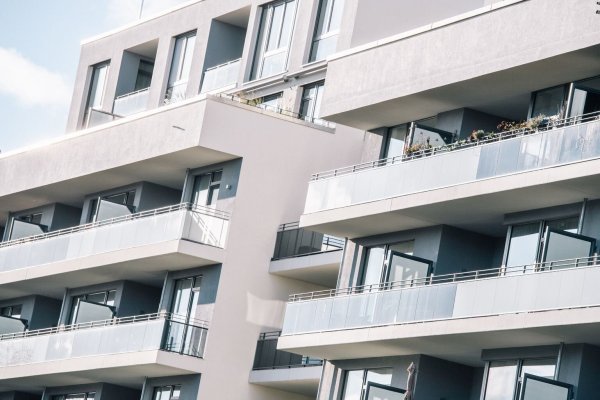 Urteil: Eigentümergemeinschaft kann nur einen Verwalter haben - © Foto: Zacharie Scheurer/dpa-tmn