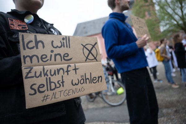 In Nordrhein-Westfalen sollen Jugendliche bei der Landtagswahl 2027 mit 16 Jahren wählen können. (Symbolbild) - © Sebastian Gollnow/dpa