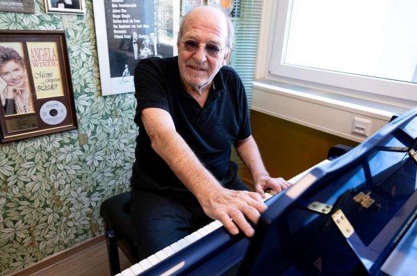 Mehr als 2.000 Lieder hat Ralph Siegel geschrieben. (Archivbild) - © Sven Hoppe/dpa