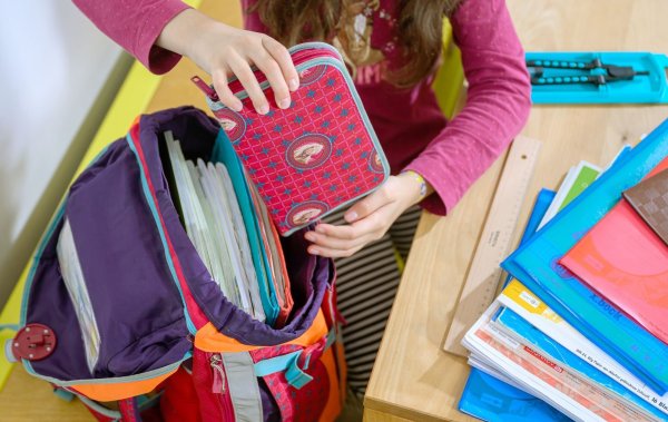 Auch eine Gesamtschule in Gelsenkirchen gehört zu den diesjährigen Trägern des Deutschen Schulpreises. (Symbolbild) - © Hendrik Schmidt/dpa