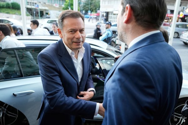 Unter Ministerpräsident Montenegro haben es Migranten in Portugal künftig schwerer. (Archivbild) - © Armando Franca/AP/dpa