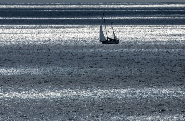 Die Ostsee erhitzt sich fast dreimal so schnell im Vergleich zum globalen Durchschnitt. (Symbolbild) - © Jens Büttner/dpa