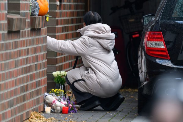 Die Gewalttat mit vier Toten in Oldenburg sorgt für Trauer und Bestürzung. - © Izabella Mittwollen/dpa