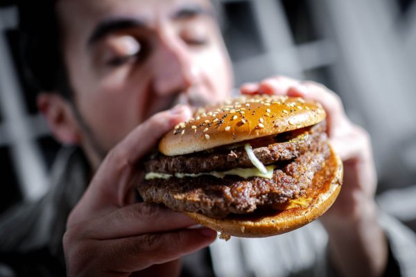 Genuss ohne Tierleid: Für Vegetarier könnte Laborfleisch zu einer echten Alternative werden. (Archivbild) - © Sina Schuldt/dpa
