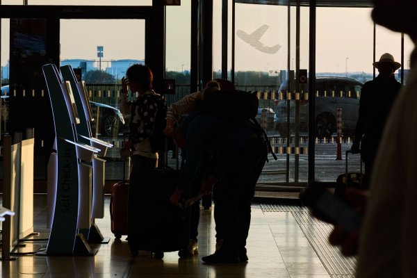 Fluggästen wird empfohlen, online einzuchecken (Archivbild). - © Annette Riedl/dpa