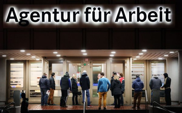 Nach dem Anstieg im August erholte sich der Arbeitsmarkt in NRW zuletzt wieder. - © Martin Gerten/dpa