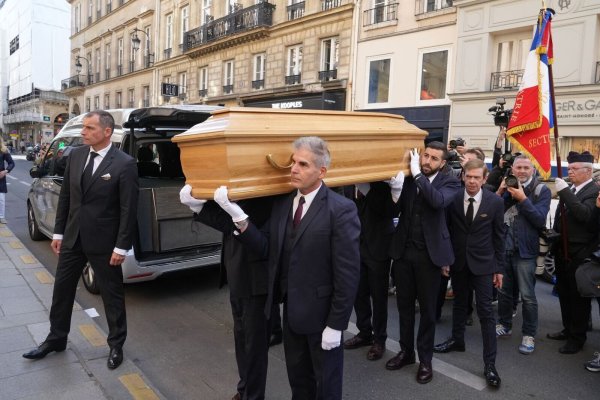 Ohne Blumen und Souvenirs - so wollte es die Familie. - © Michel Euler/AP/dpa