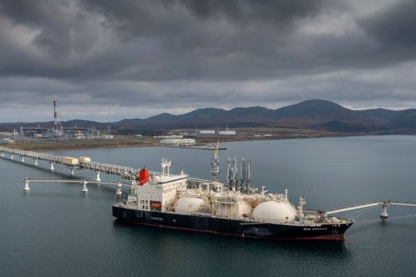 Unternehmen aus der EU importieren noch immer russisches LNG im Milliardenwert. (Archivbild) - © Uncredited/AP/dpa