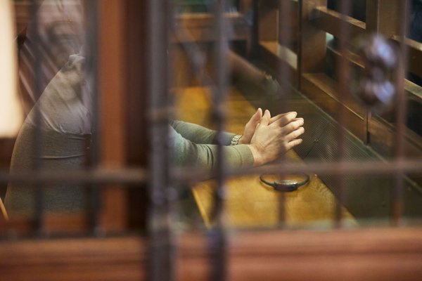 Das Landgericht Berlin sprach den 56-Jährigen unter anderem des versuchten Mordes schuldig. (Archivbild) - © Jörg Carstensen/dpa