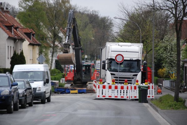 Die Sperrung der Lageschen Straße bleibt noch bis zum 20. November bestehen. Das Foto zeigt die Anfänge der Bauarbeiten mitte des Jahres. - © Yvonne Glandien