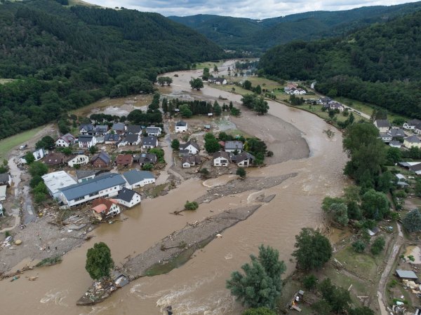 So sah es damals kurz nach der Flut im Ahrtal aus. (Archivbild) - © Boris Roessler/dpa