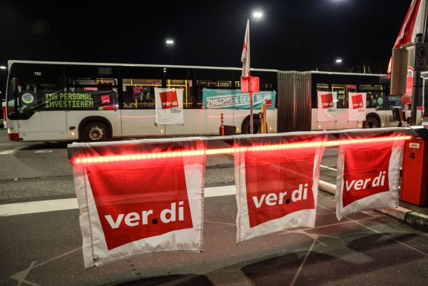 Vor allem im Rheinland werden in den kommenden Tagen auch Bus- und Bahnfahrer streiken (Foto Archiv) - © Oliver Berg/dpa