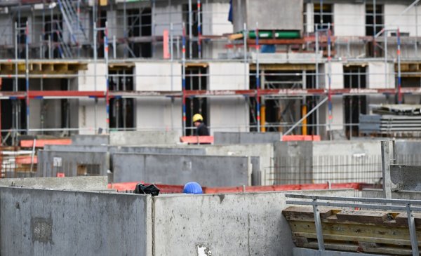 Der Wohnungsbau in Deutschland kommt seit Jahren nicht ausreichend voran. (Archivbild) - © Bernd Weißbrod/dpa