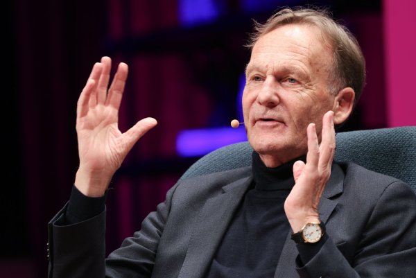 Hans-Joachim Watzke lässt die neue sportliche Führung beim BVB in Ruhe arbeiten. - © Christian Charisius/dpa