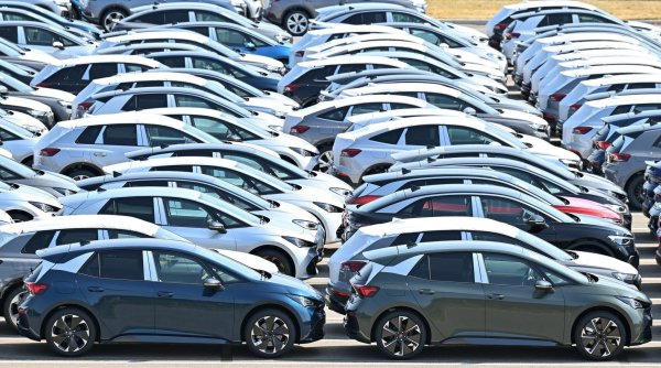 Das deutliche Plus bei Elektroautos kommt für Experten nicht ganz überraschend. (Archivbild) - © Hendrik Schmidt/dpa